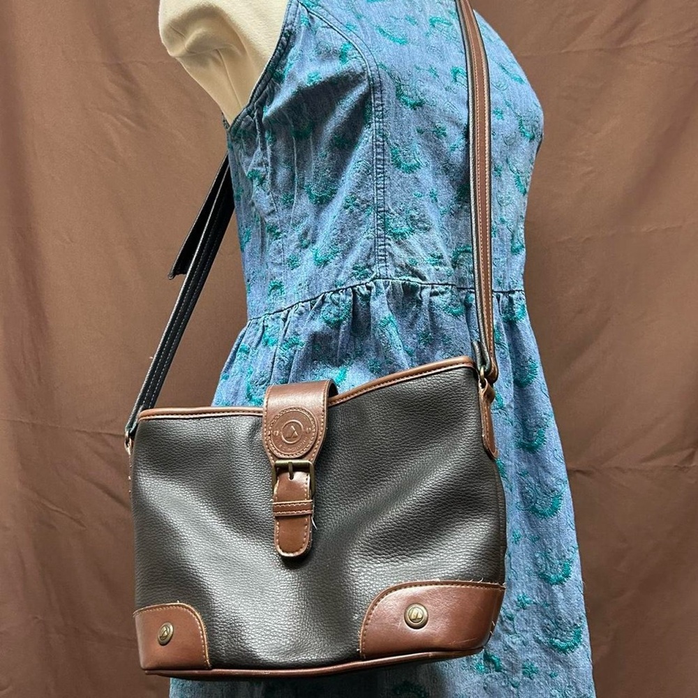 Retro brown leather tote bag